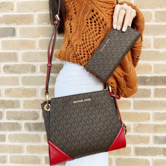 Michael Kors Handbags - SALE‼️‼️👜💕-Michael Kors Large Crossbody wallet